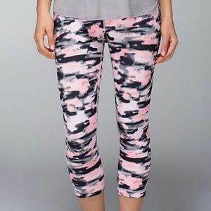 Lululemon Cropped Wunder Under Leggings